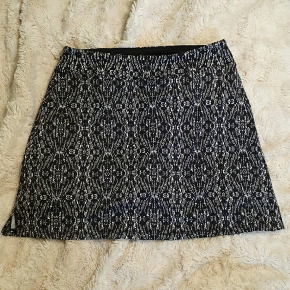 Tranquility - dark grey, patterned skort
